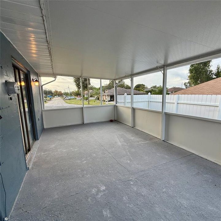 For Sale: $249,000 (2 beds, 2 baths, 896 Square Feet)