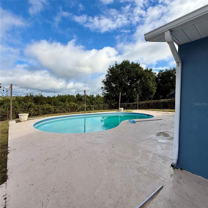 For Sale: $249,000 (2 beds, 2 baths, 896 Square Feet)