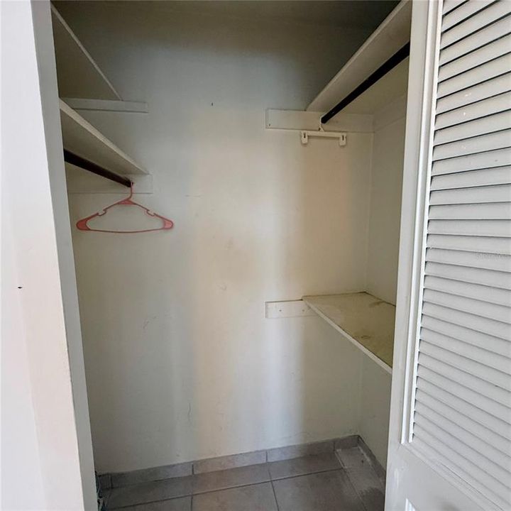 For Sale: $249,000 (2 beds, 2 baths, 896 Square Feet)