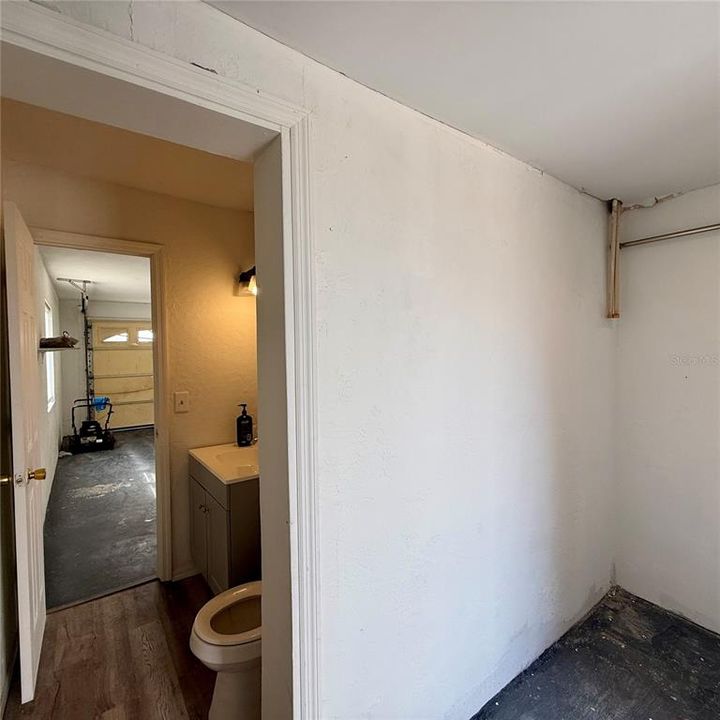 For Sale: $249,000 (2 beds, 2 baths, 896 Square Feet)