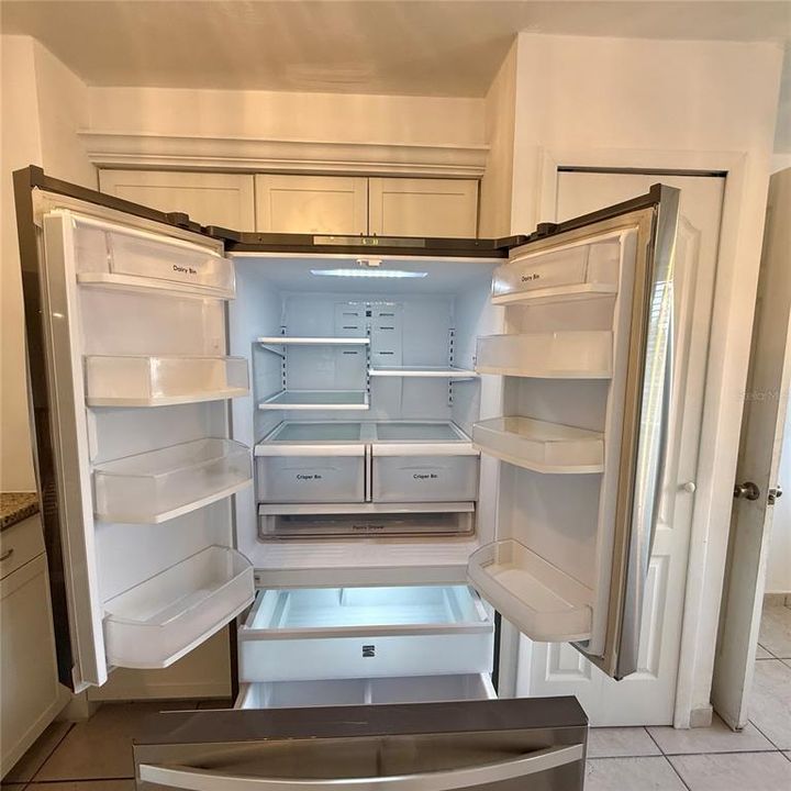 For Sale: $249,000 (2 beds, 2 baths, 896 Square Feet)