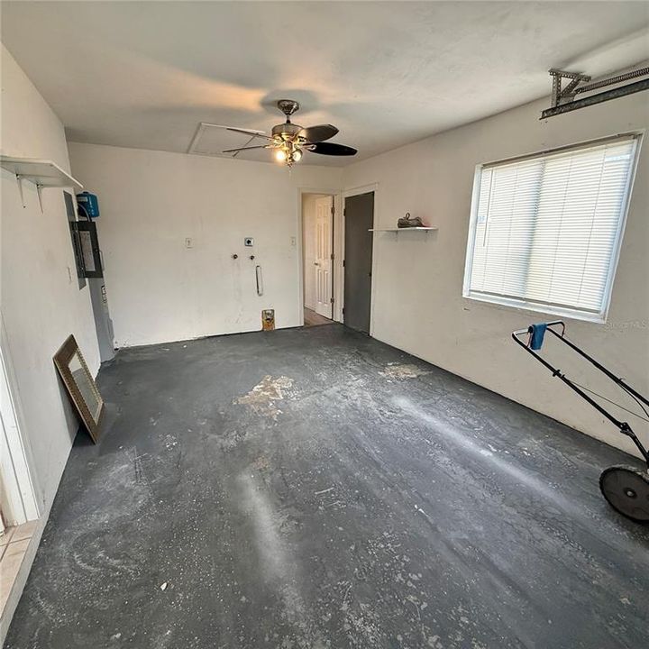 For Sale: $249,000 (2 beds, 2 baths, 896 Square Feet)