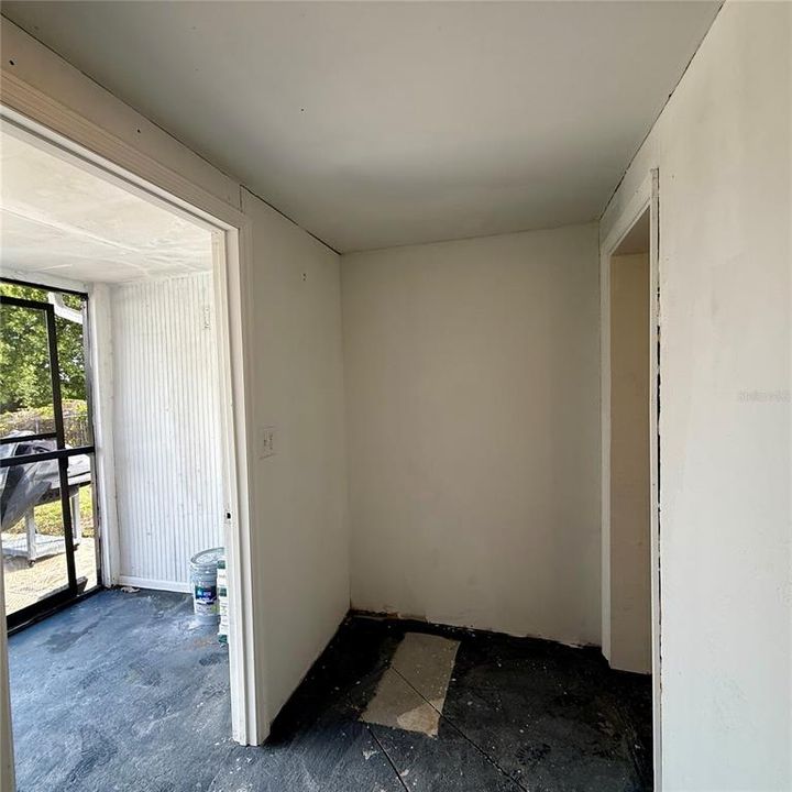 For Sale: $249,000 (2 beds, 2 baths, 896 Square Feet)