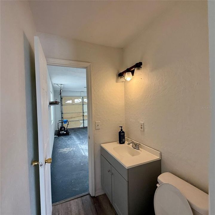 For Sale: $249,000 (2 beds, 2 baths, 896 Square Feet)