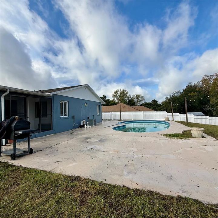 For Sale: $249,000 (2 beds, 2 baths, 896 Square Feet)