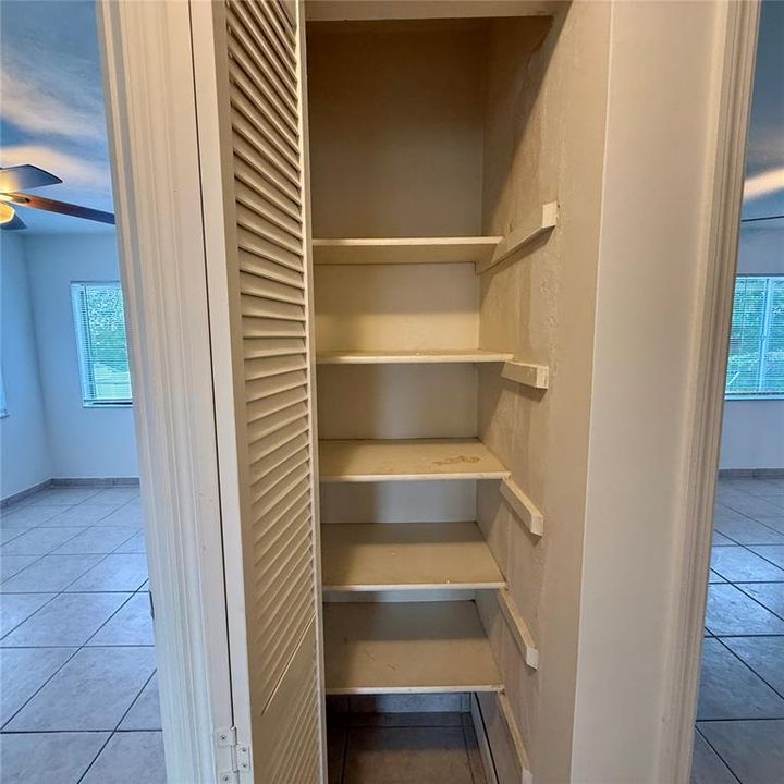 For Sale: $249,000 (2 beds, 2 baths, 896 Square Feet)