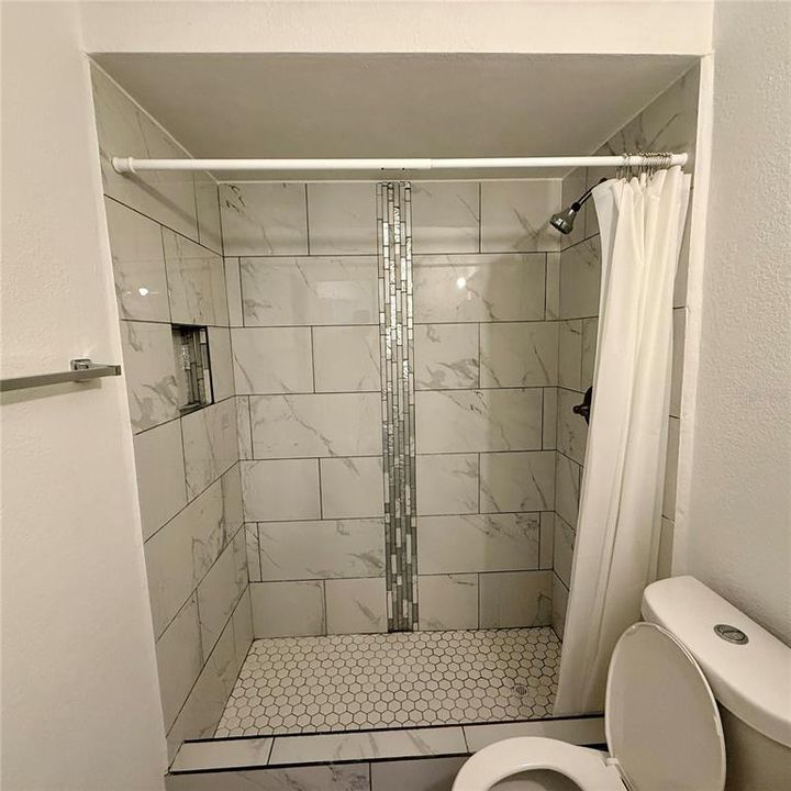 For Sale: $249,000 (2 beds, 2 baths, 896 Square Feet)