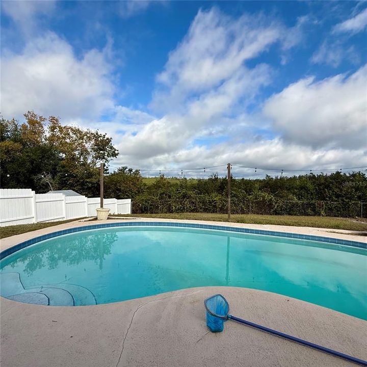 For Sale: $249,000 (2 beds, 2 baths, 896 Square Feet)