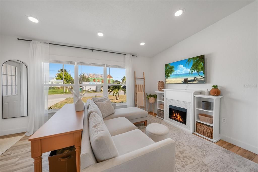 合同活跃: $179,500 (2 贝兹, 1 浴室, 800 平方英尺)