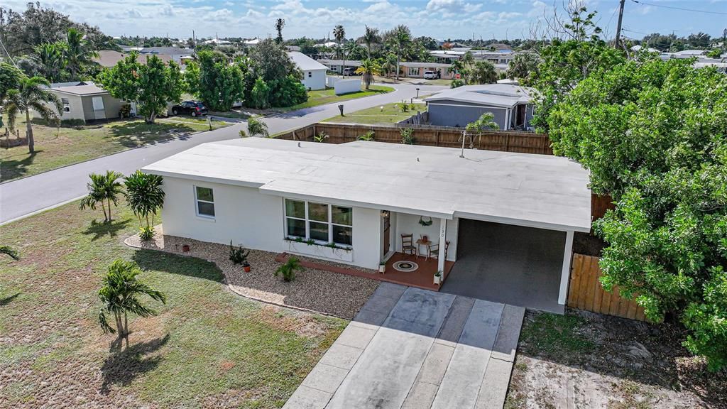 合同活跃: $179,500 (2 贝兹, 1 浴室, 800 平方英尺)