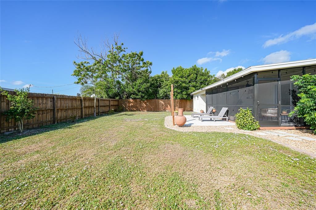 合同活跃: $179,500 (2 贝兹, 1 浴室, 800 平方英尺)