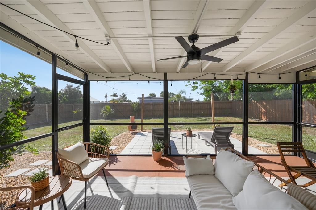 合同活跃: $179,500 (2 贝兹, 1 浴室, 800 平方英尺)