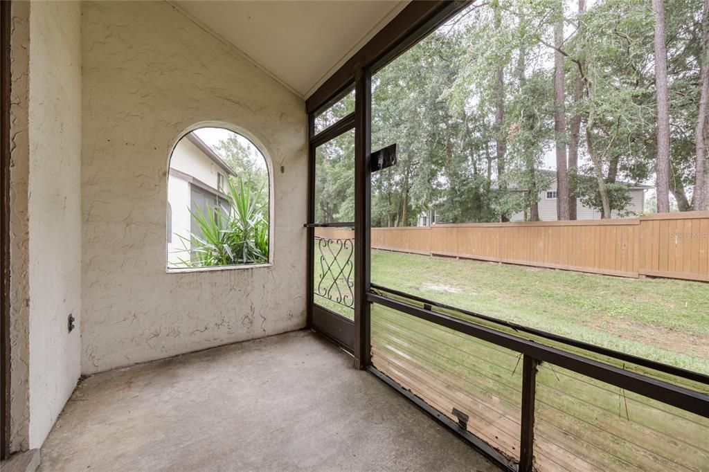 待售: $127,000 (2 贝兹, 1 浴室, 1001 平方英尺)