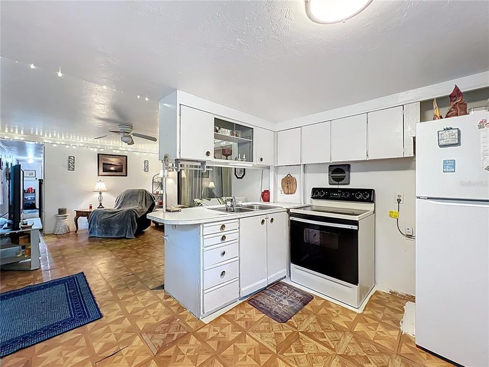 For Sale: $110,000 (2 beds, 1 baths, 720 Square Feet)