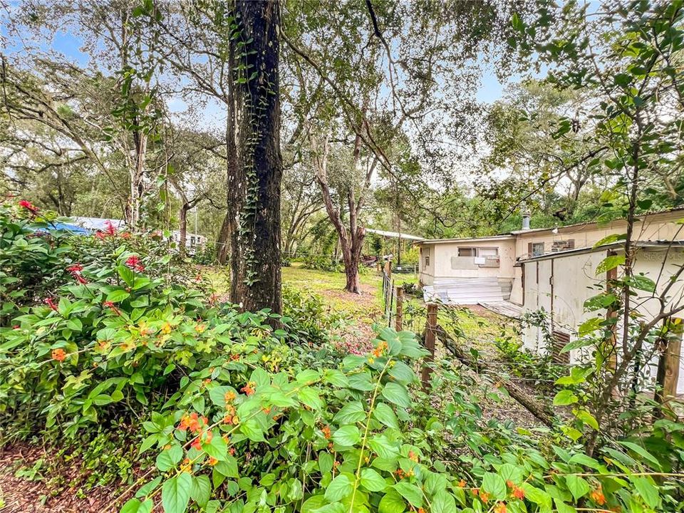 For Sale: $110,000 (2 beds, 1 baths, 720 Square Feet)