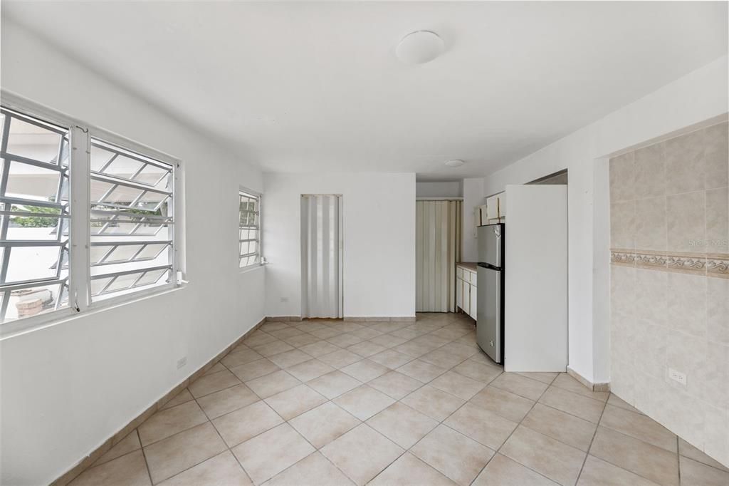Active With Contract: $215,000 (4 beds, 2 baths, 779 Square Feet)