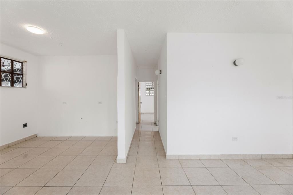 Active With Contract: $215,000 (4 beds, 2 baths, 779 Square Feet)