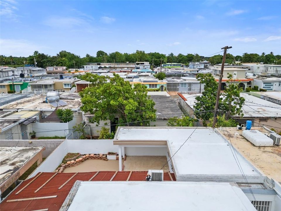 Active With Contract: $215,000 (4 beds, 2 baths, 779 Square Feet)