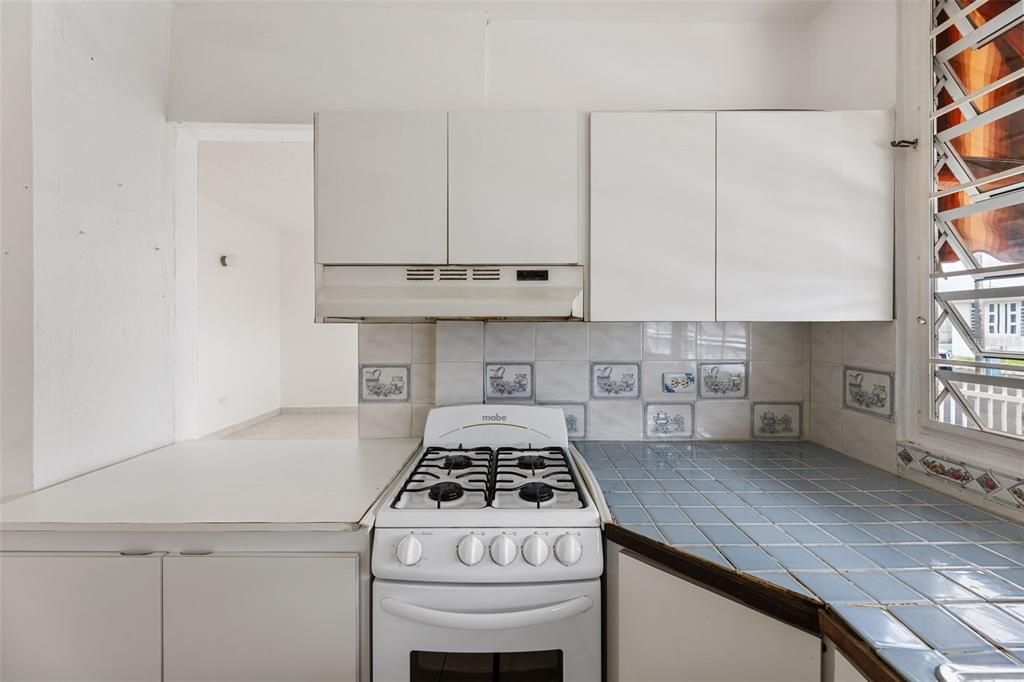 Active With Contract: $215,000 (4 beds, 2 baths, 779 Square Feet)