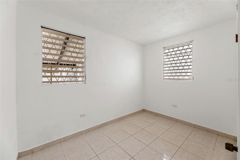 Active With Contract: $215,000 (4 beds, 2 baths, 779 Square Feet)