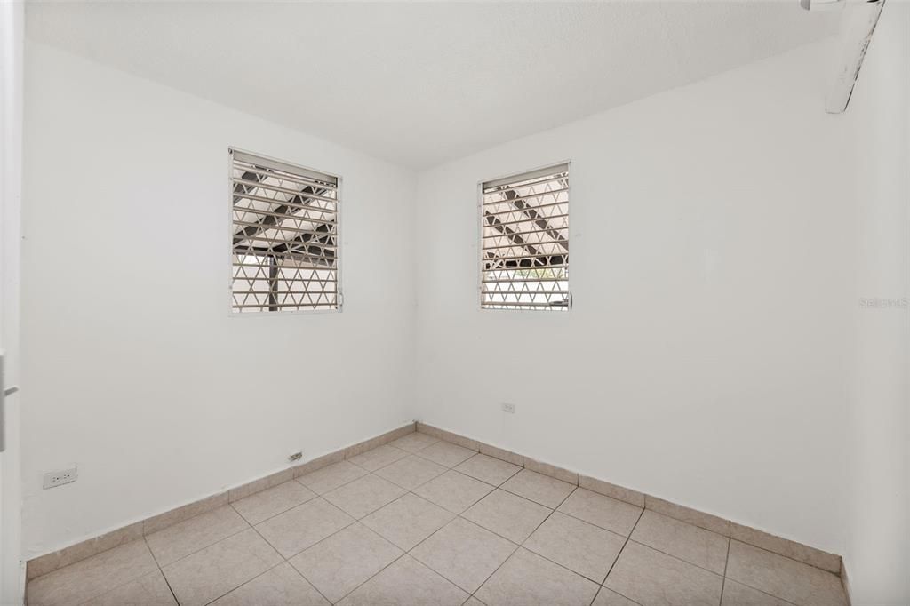 Active With Contract: $215,000 (4 beds, 2 baths, 779 Square Feet)