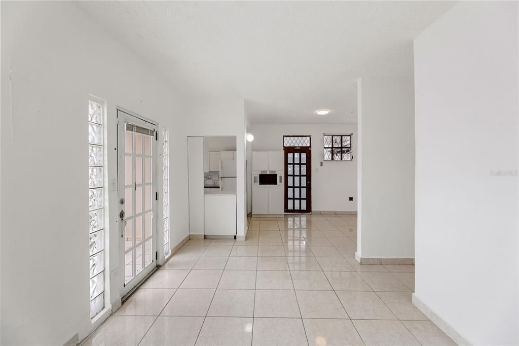 Active With Contract: $215,000 (4 beds, 2 baths, 779 Square Feet)