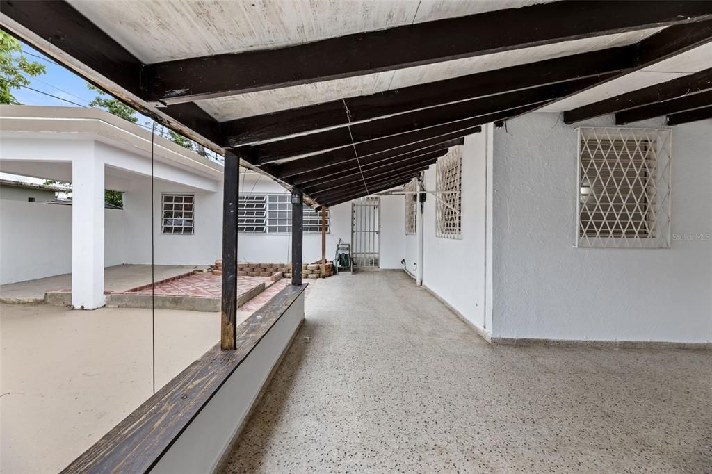 Active With Contract: $215,000 (4 beds, 2 baths, 779 Square Feet)