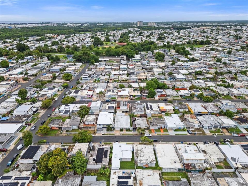 Active With Contract: $215,000 (4 beds, 2 baths, 779 Square Feet)