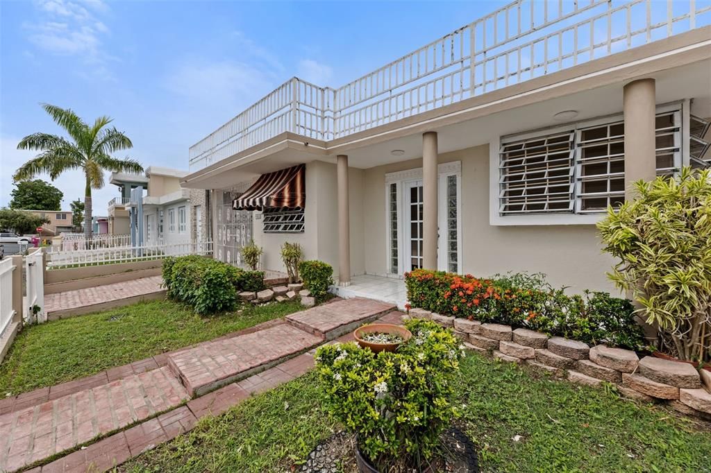 Active With Contract: $215,000 (4 beds, 2 baths, 779 Square Feet)