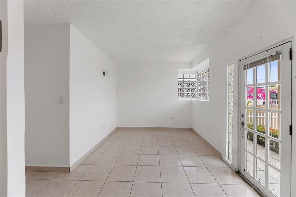 Active With Contract: $215,000 (4 beds, 2 baths, 779 Square Feet)