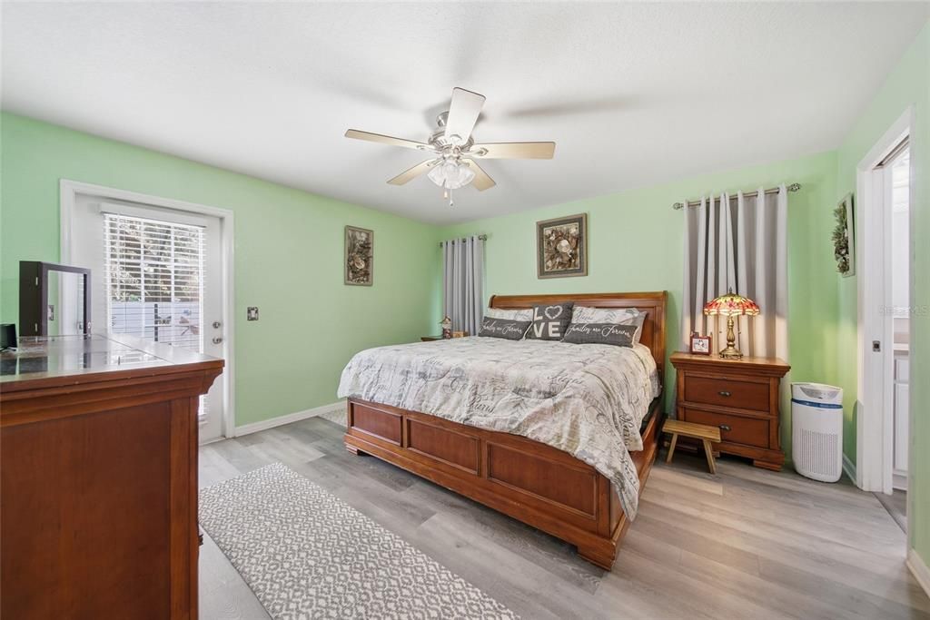 Под контрактом: $440,000 (3 спален, 2 ванн, 1768 Квадратных фут)