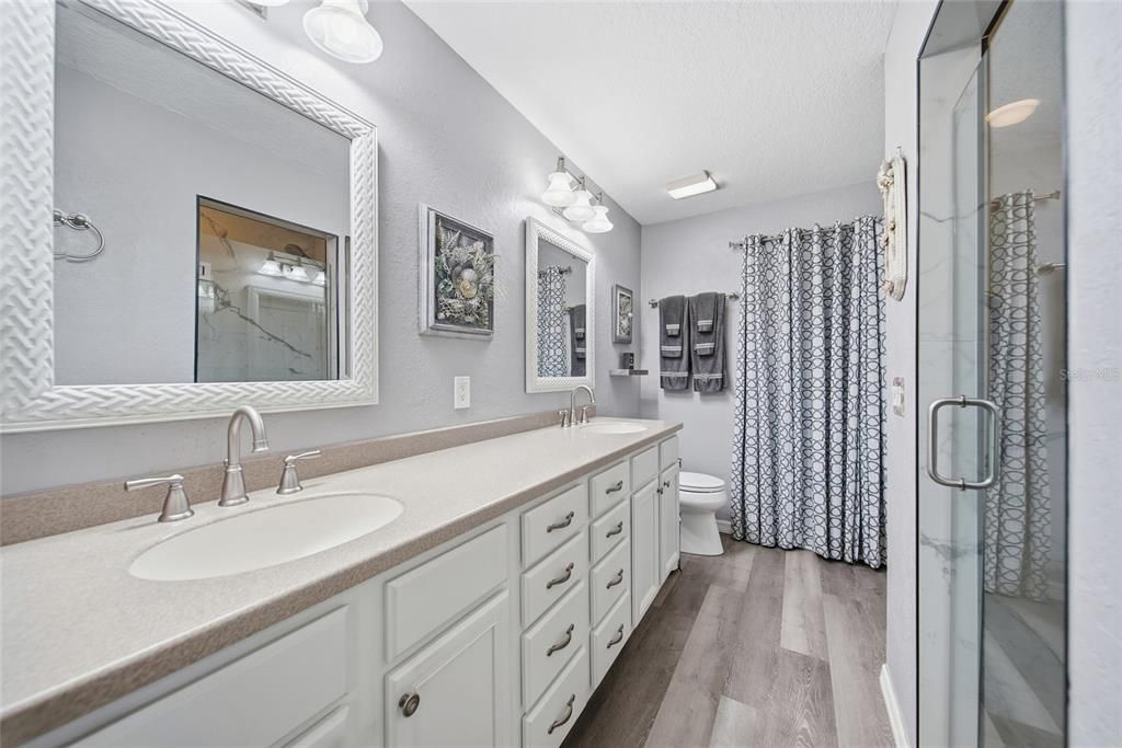 Под контрактом: $440,000 (3 спален, 2 ванн, 1768 Квадратных фут)