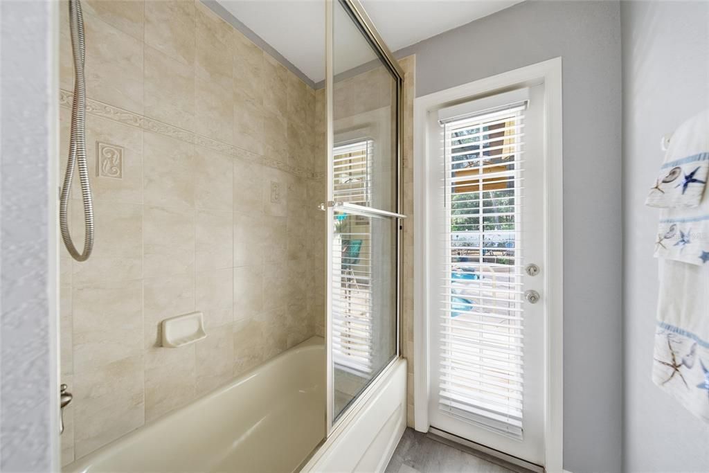 Под контрактом: $440,000 (3 спален, 2 ванн, 1768 Квадратных фут)