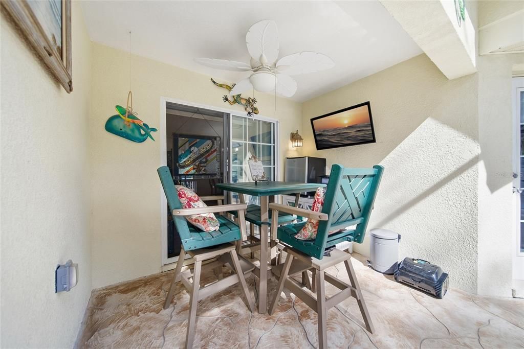 Под контрактом: $440,000 (3 спален, 2 ванн, 1768 Квадратных фут)