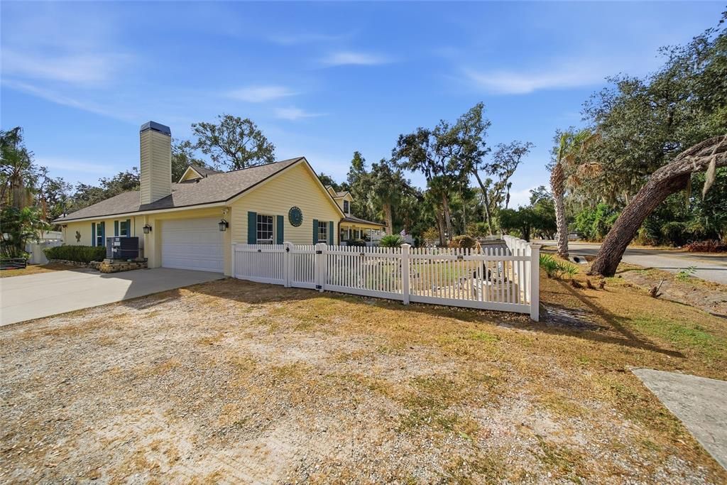 Под контрактом: $440,000 (3 спален, 2 ванн, 1768 Квадратных фут)