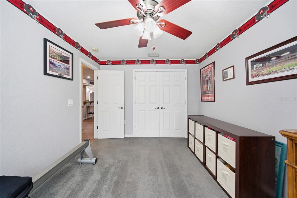 Под контрактом: $440,000 (3 спален, 2 ванн, 1768 Квадратных фут)