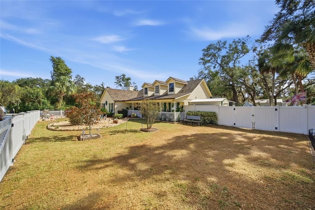 Под контрактом: $440,000 (3 спален, 2 ванн, 1768 Квадратных фут)