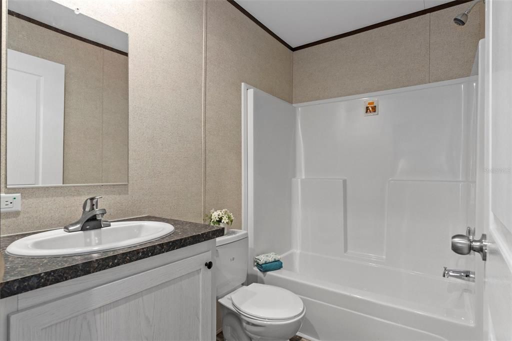 待售: $220,000 (3 贝兹, 2 浴室, 1449 平方英尺)