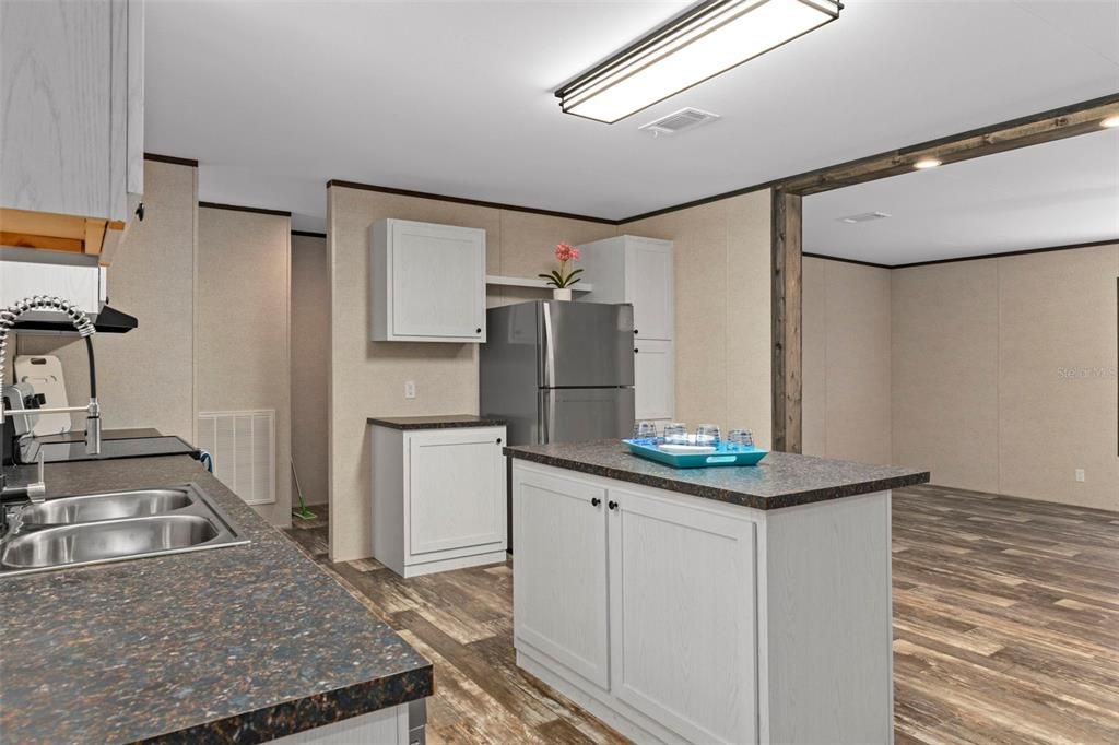 待售: $220,000 (3 贝兹, 2 浴室, 1449 平方英尺)