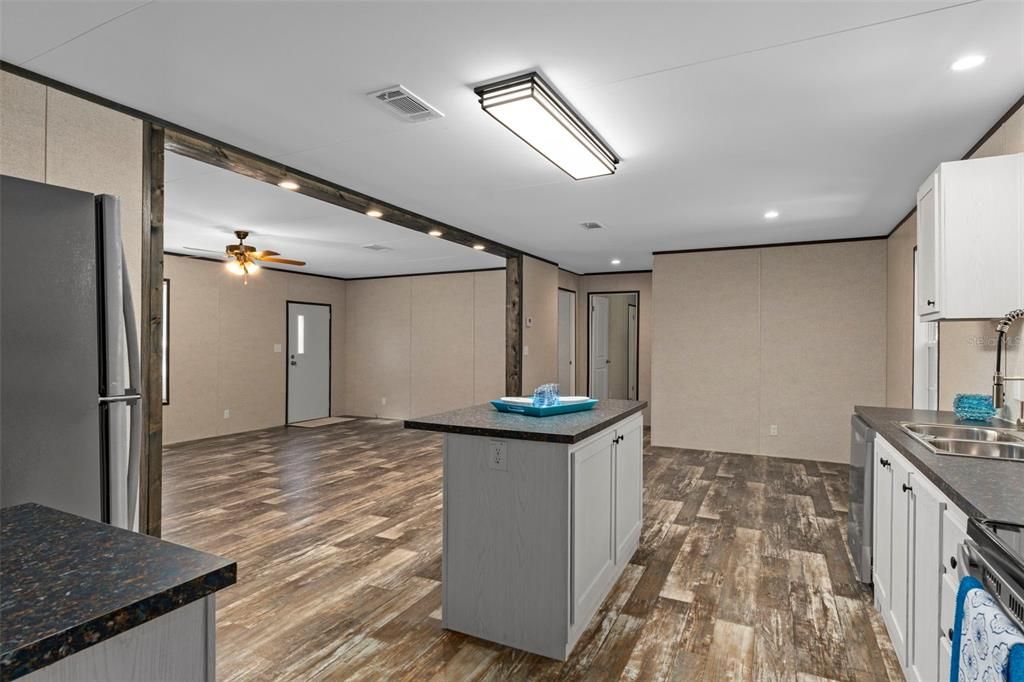 待售: $220,000 (3 贝兹, 2 浴室, 1449 平方英尺)