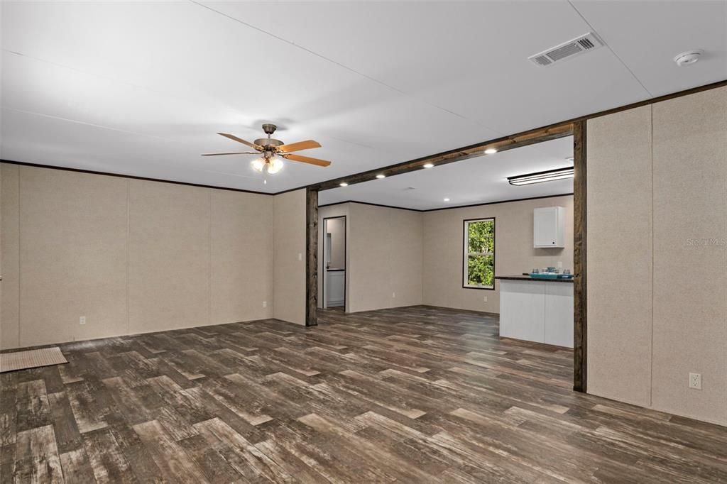 待售: $220,000 (3 贝兹, 2 浴室, 1449 平方英尺)