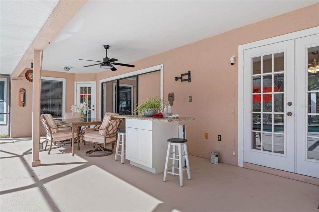 Под контрактом: $355,000 (3 спален, 3 ванн, 1876 Квадратных фут)