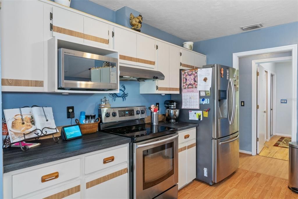 Под контрактом: $355,000 (3 спален, 3 ванн, 1876 Квадратных фут)