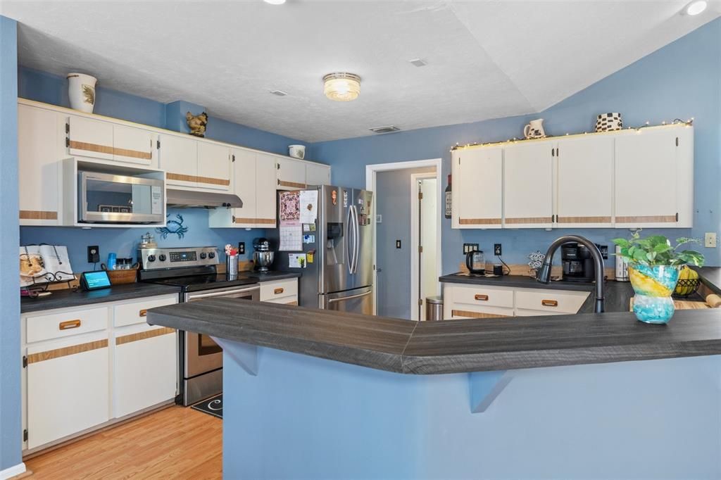 Под контрактом: $355,000 (3 спален, 3 ванн, 1876 Квадратных фут)