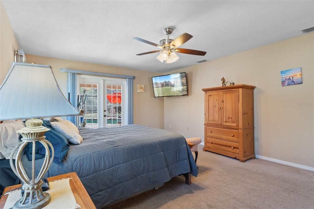 Под контрактом: $355,000 (3 спален, 3 ванн, 1876 Квадратных фут)