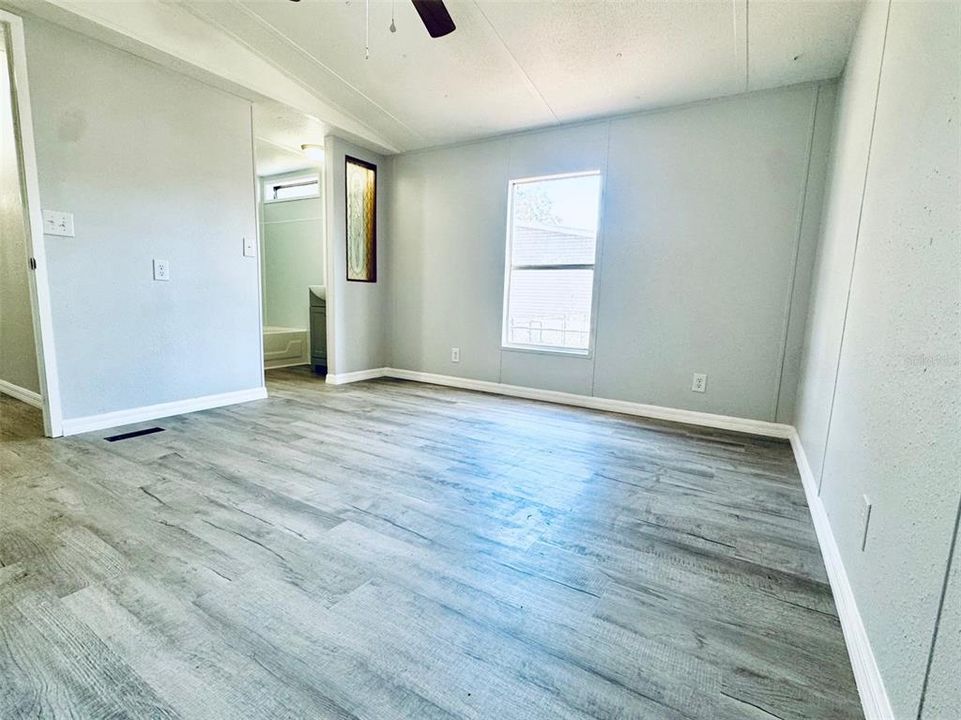 For Sale: $179,950 (3 beds, 2 baths, 924 Square Feet)