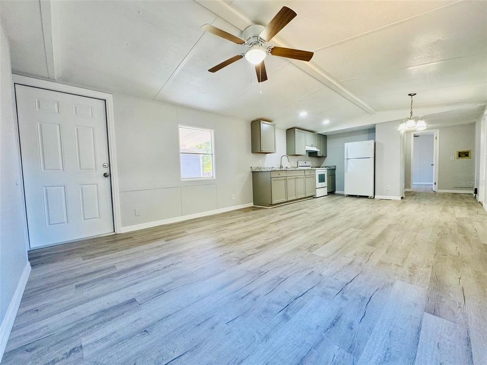 For Sale: $179,950 (3 beds, 2 baths, 924 Square Feet)