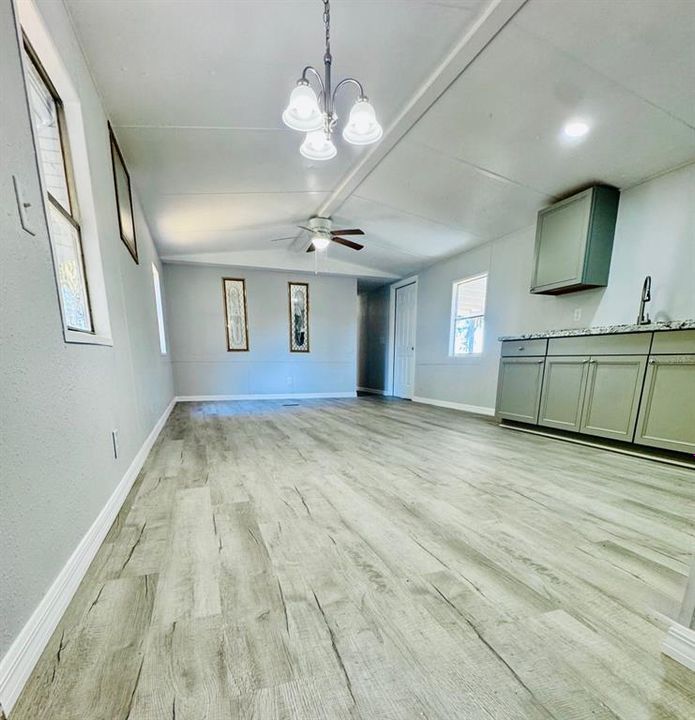 For Sale: $179,950 (3 beds, 2 baths, 924 Square Feet)