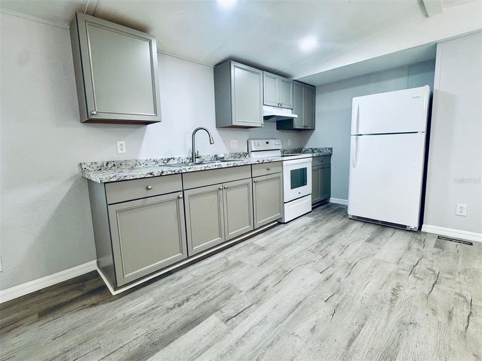 For Sale: $179,950 (3 beds, 2 baths, 924 Square Feet)