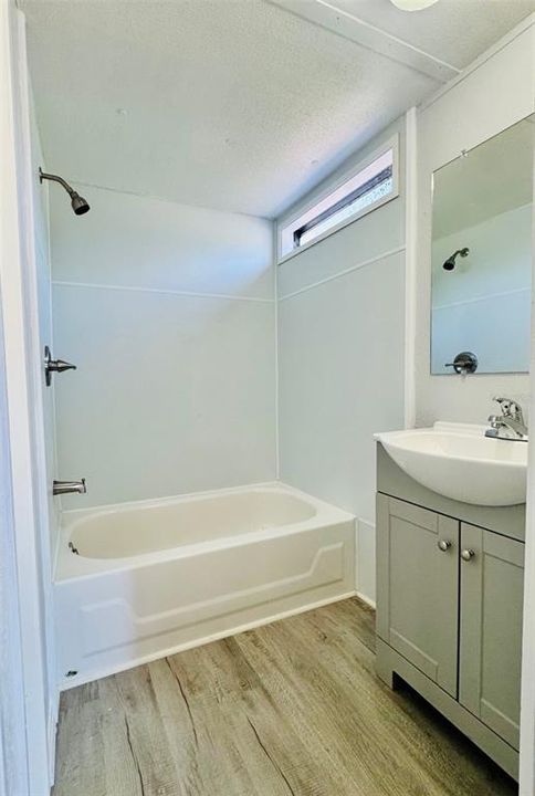 For Sale: $179,950 (3 beds, 2 baths, 924 Square Feet)